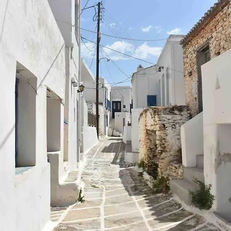 Cozy Traditional Home, Chora בית נופש